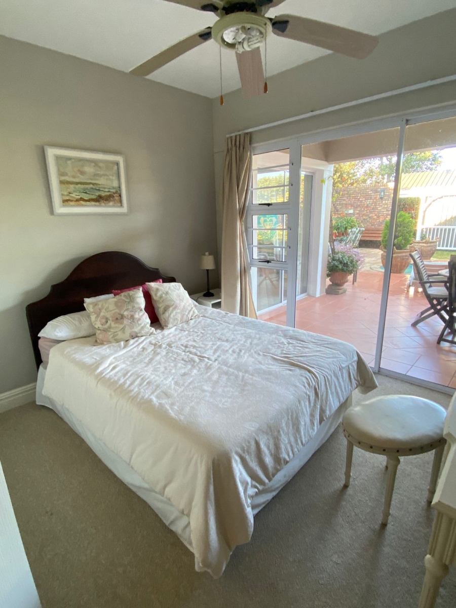 5 Bedroom Property for Sale in Seafield Eastern Cape